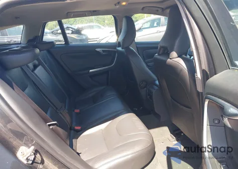 2015 Volvo V60 T5 Premier z USA, uszkodzony, nr VIN YV140MEB7F1207484